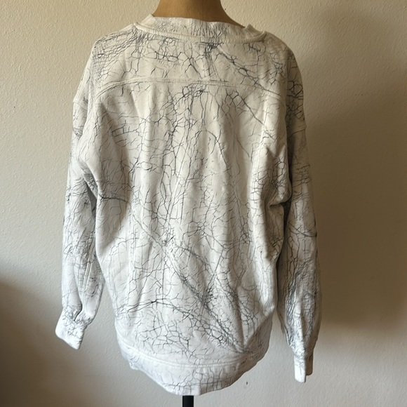 Lululemon sz 8 Perfectly oversized Crew thread dye white black great pre owned - Picture 5 of 7